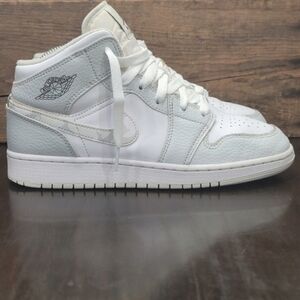Nike Air Jordan 1 Mid 'Grey Camo' (Big Girl 6.5 Wmns 8) Great Condition.